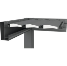 Detailansicht einer Terrassenüberdachung mit Metalleindeckung und Dämmung.