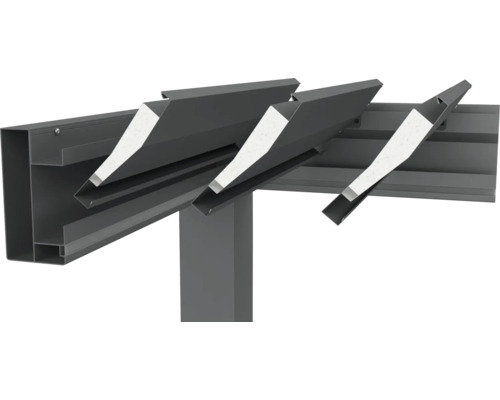 Detailansicht einer modernen Pergola mit Lamellen zur Beschattung