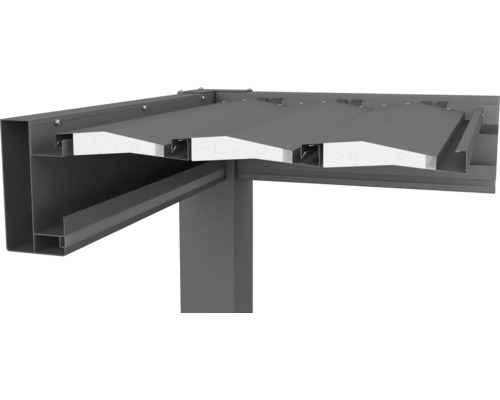 Detailansicht eines Terrassendachs mit Metalleindeckung und Isolierung