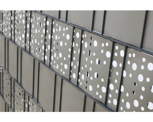 Dekorativer Sichtschutzzaun mit Lochmuster