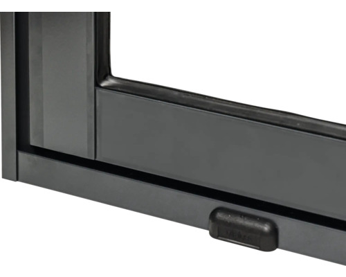 Detailansicht eines Fensterrahmens mit Fenstergriff