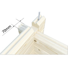 Detailansicht einer Ecke eines Holzhauses mit Angabe der Wandstärke von 70 Millimetern.
