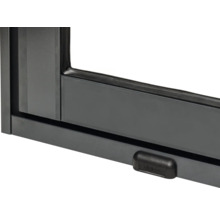 Detailansicht eines Fensterrahmens mit Verriegelungsmechanismus