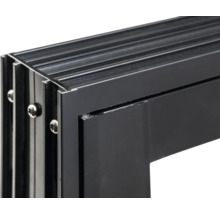 Detailansicht eines Aluminiumprofils mit Schrauben