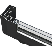 Querschnitt eines Fensterrahmens aus Aluminium mit Glas