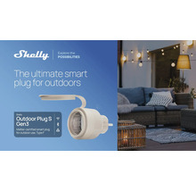Shelly Logo. Matter zertifizierter Smart Stecker für den Außenbereich, Typ F. Terrasse mit Sofa und Lichterkette.