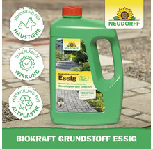 Essig-Unkrautvernichter in grüner Flasche