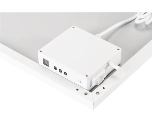 Detailansicht einer weißen Infrarotheizung mit digitaler Steuerung