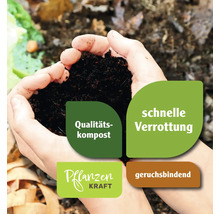 Eine Handvoll Komposterde mit den Hinweisen Qualitätskompost, schnelle Verrottung, geruchsbindend und Pflanzenkraft