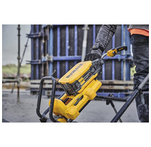 DeWalt Betonrüttler auf einer Baustelle