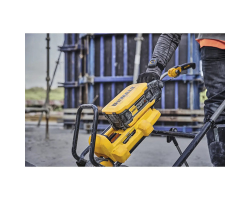 DeWalt Betonrüttler auf einer Baustelle