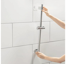 Installation einer Duschstange im Badezimmer
