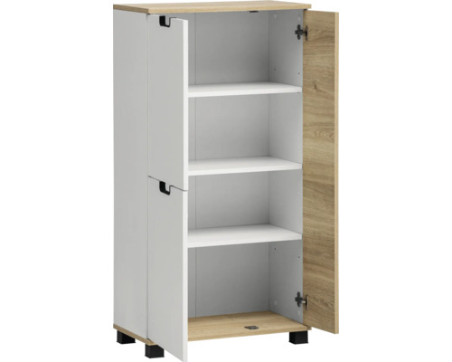 Offener Badezimmerschrank mit Einlegeböden und zwei Türen