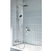 Duschset mit Kopf- und Handbrause im Badezimmer