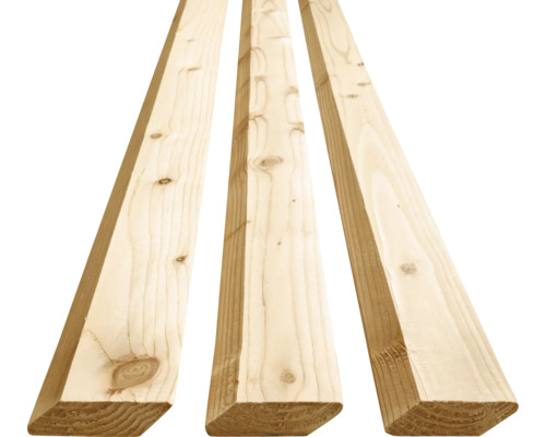 Drei rohe Holzbretter für Bauprojekte