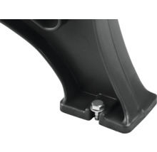 Detailansicht eines schwarzen Dachträgerfußes mit Schraubverbindung.