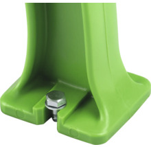 Detailansicht einer grünen Gerätehalterung mit Befestigungsschraube