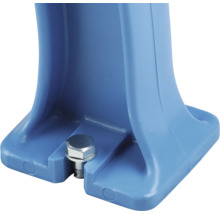 Detailaufnahme eines blauen Spielturmbeins mit Schraube