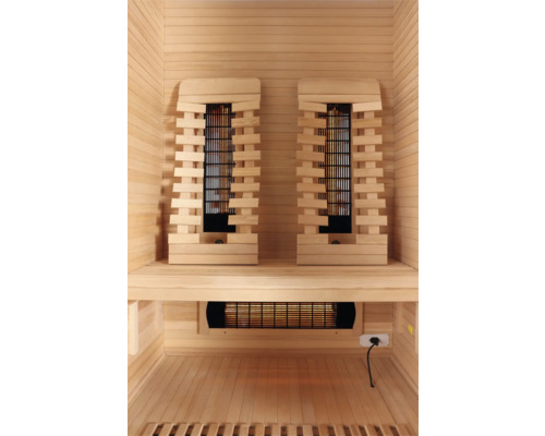 Innenraum einer Sauna mit Infrarotstrahlern aus Holz
