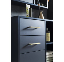 Badezimmerschrank mit Schubladen und goldenen Griffen
