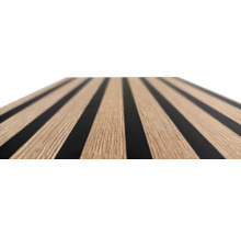 Akustikpaneel mit Holzoptik und schwarzen Streifen