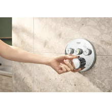 Hand betätigt Duscharmatur von Grohe