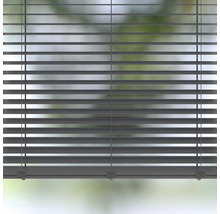 Geschlossene Jalousie zur Fensterdekoration