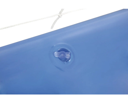 Detailansicht eines aufblasbaren Schwimmbeckens mit einem Ventil