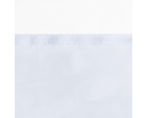 Nahaufnahme eines weißen Stoffes mit Naht