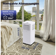 Weißes mobiles Klimagerät im Schlafzimmer mit Fenster