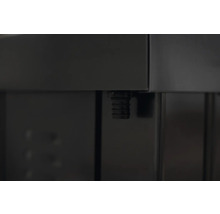 Detailaufnahme eines Möbelstücks mit Nivellierfuß zur Höhenanpassung.