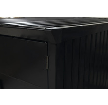 Detailansicht eines Geräteschranks mit Tür, Lamellendach und Eckverbindungen.