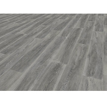 Nahaufnahme von verlegtem Laminatboden mit Holzoptik