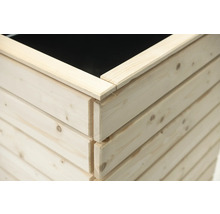 Detailansicht eines Hochbeets aus Holz