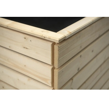 Detailansicht eines Hochbeets aus Holz