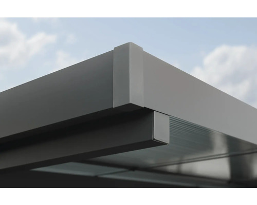 Detailansicht einer Terrassenüberdachung mit Aluminiumrahmen