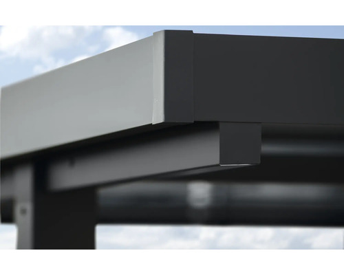 Detailansicht eines Pavillons mit Metallrahmen