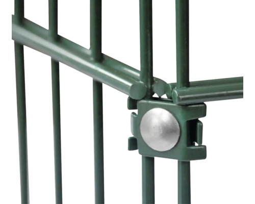 Detailansicht eines Metallzauns mit Verbindungselement