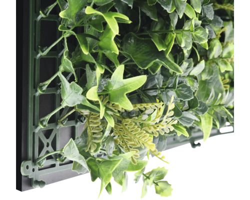 Künstliche grüne Pflanzenwand mit verschiedenen Blättern für den Innenbereich