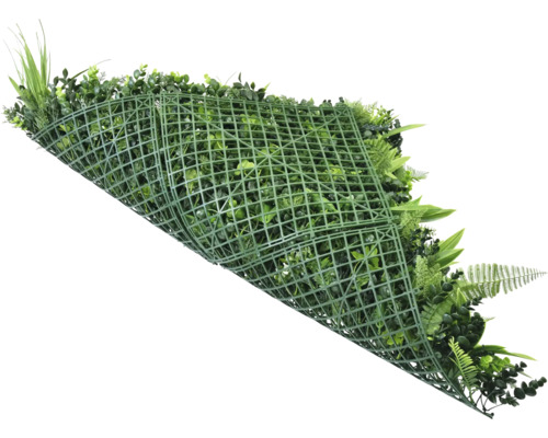 Künstliche Pflanzenwand mit verschiedenen grünen Blättern und einem Kunststoffgitter
