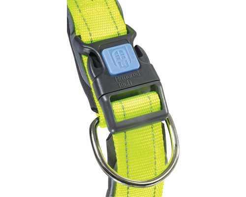 Detailansicht eines gelben Hundehalsbandes mit Metallschnalle und Befestigungsring