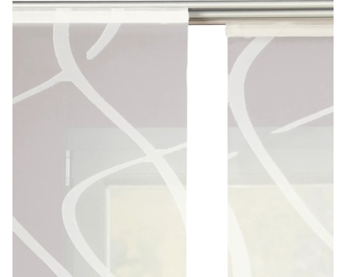 Schiebegardine mit Muster vor Fenster