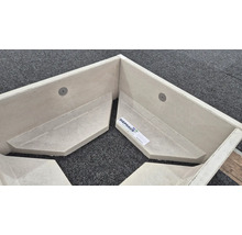 Eckduschelement aus Steinzeug mit Diephaus Logo