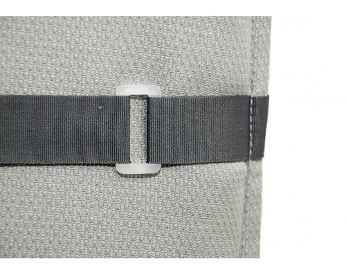 Detailaufnahme eines Rollos mit Band und Befestigungsclip