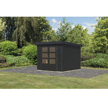 Schwarzes Gartenhaus mit Flachdach und Doppeltür mit Fenstern im Garten