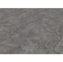 Verlegter Bodenbelag mit Steindekor