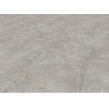 Verlegte Vinylbodenfliesen mit Steinoptik