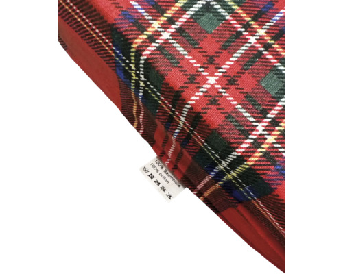 Detailaufnahme eines Stoffes mit Karomuster und Pflegehinweisetikett, Material: 100 % Baumwolle