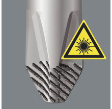 Nahaufnahme eines Metallwerkzeugs mit Lasersicherheitssymbol