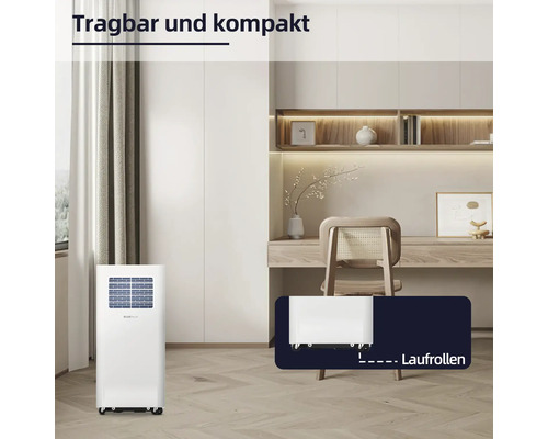 Tragbare Klimaanlage im hellen Wohnraum mit Schreibtisch und Regalen